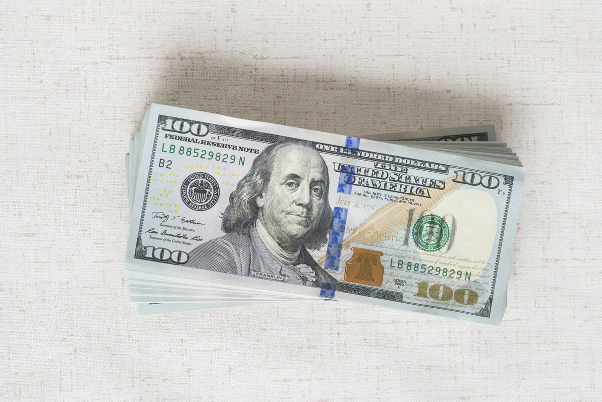 美元存款利率高还是人民币高,把人民币换成美元存银行靠谱吗