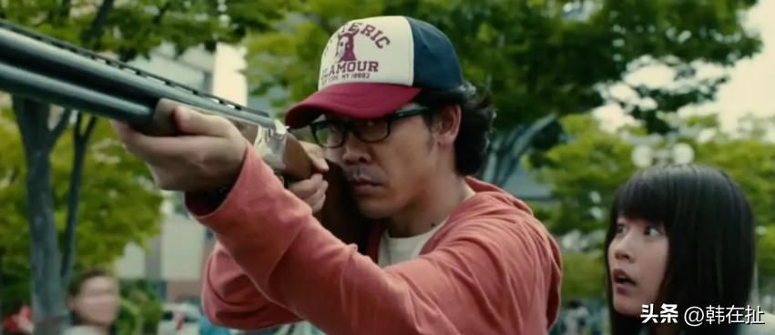 推荐十部适合和女朋友一起看的恐怖片，《群尸玩过界》一定要看