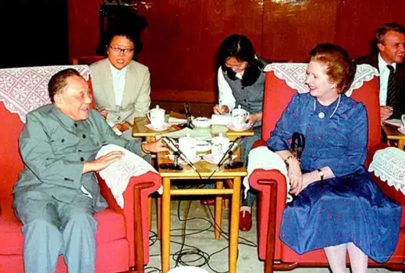 89年*小平邓**向*党**中央递交辞职信功成身退，他的退休生活是怎样的？