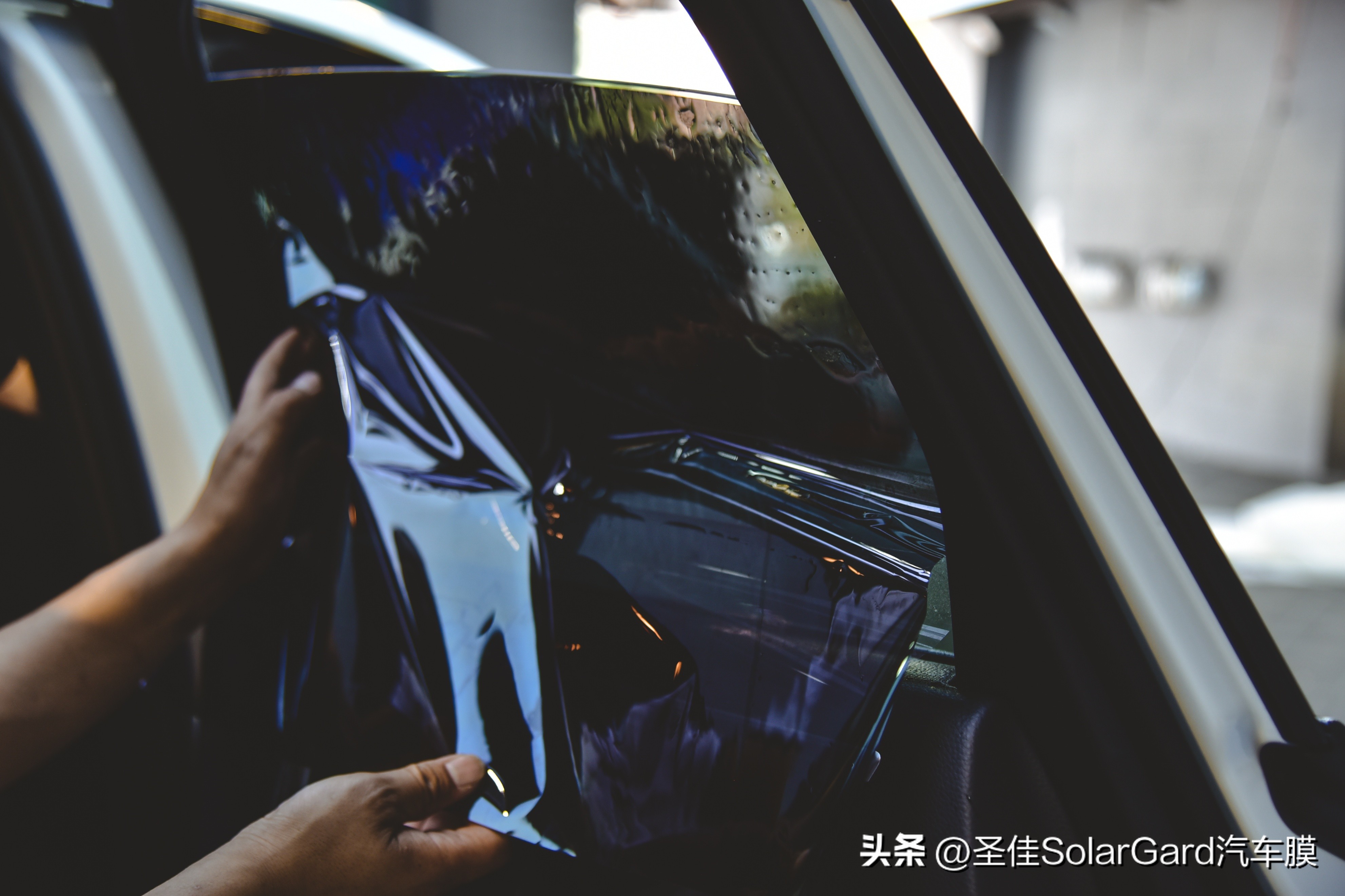 汽车贴膜有小颗粒泡怎么解决,汽车贴膜划痕胶印太多