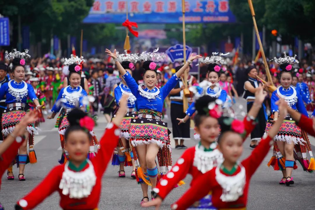 超震撼走秀场面,村超民族走秀完整版