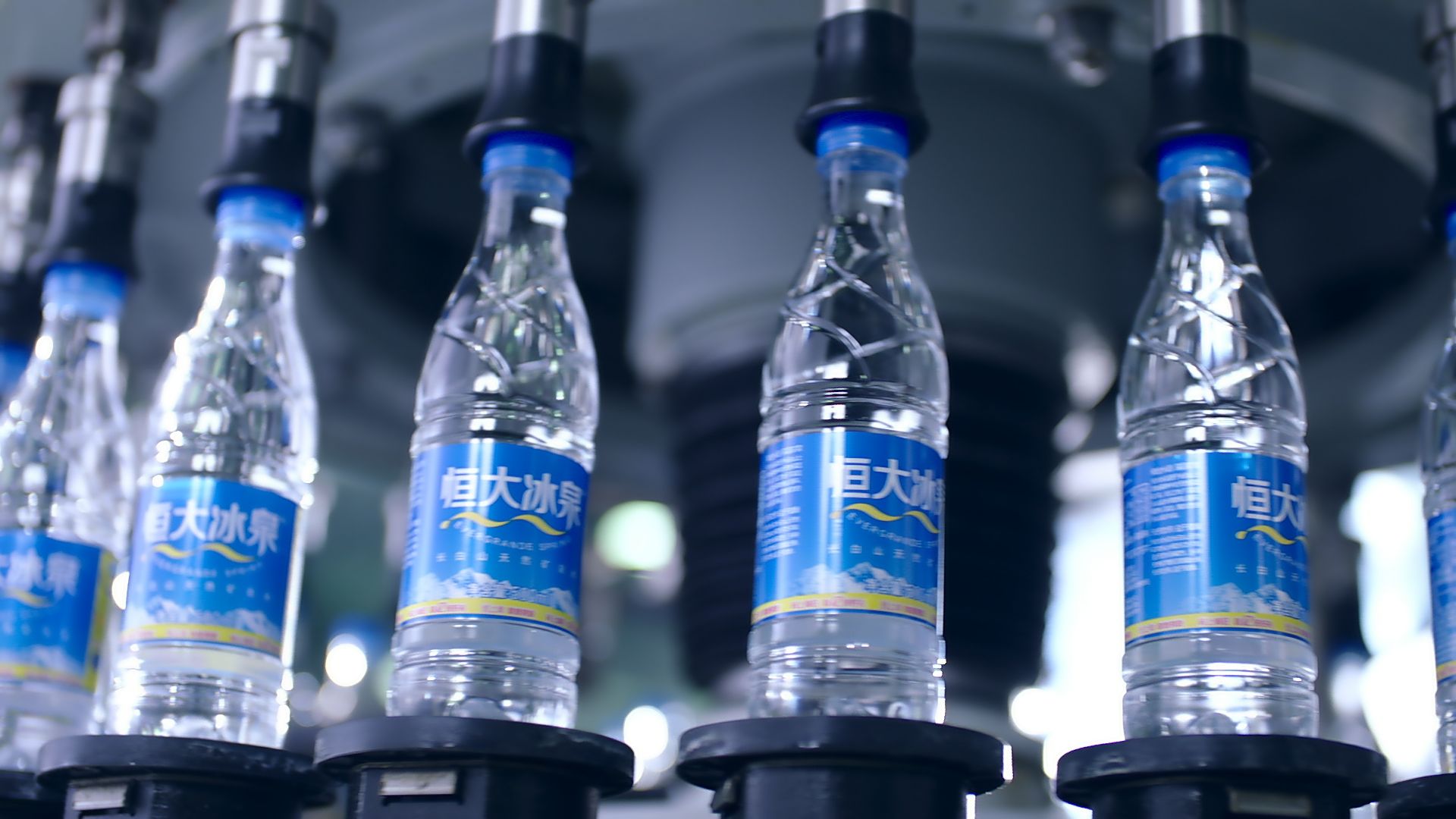 恒大冰泉瓶装水，花60亿打广告亏了40亿，无奈溃败离场