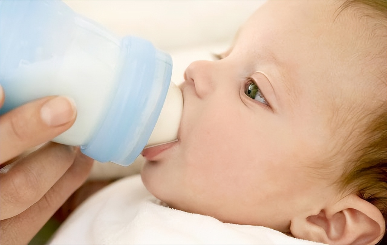 二胎宝妈妙招,二胎孩子吐奶