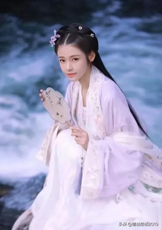 众里嫣然通一顾，人间颜色如尘土，回眸深邃，岁月如歌