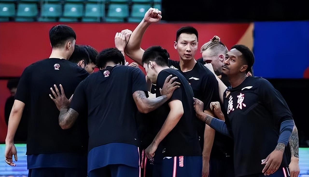 广东宏远受伤张明池,广东宏远篮球俱乐部徐杰受伤