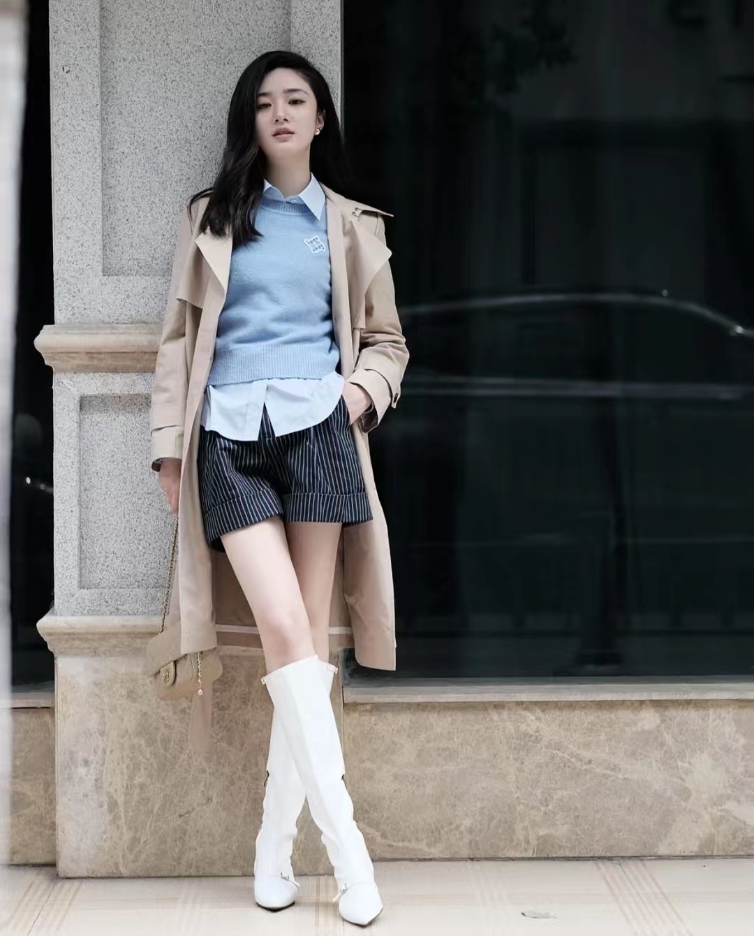 外套秋冬蓝色搭配什么颜色,秋冬比较显高级的颜色搭配