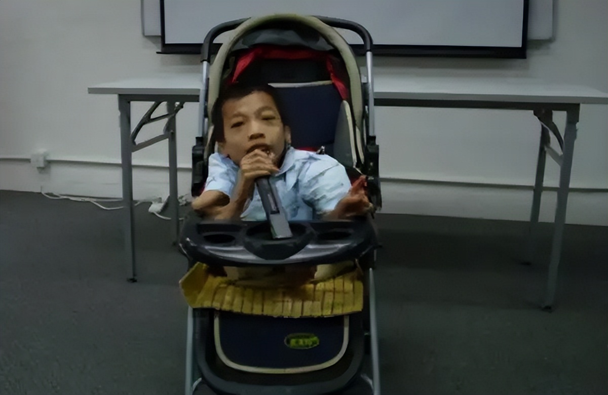 广东小伙李创利：身高80厘米，身价过亿娶美娇妻，如今怎么样了？