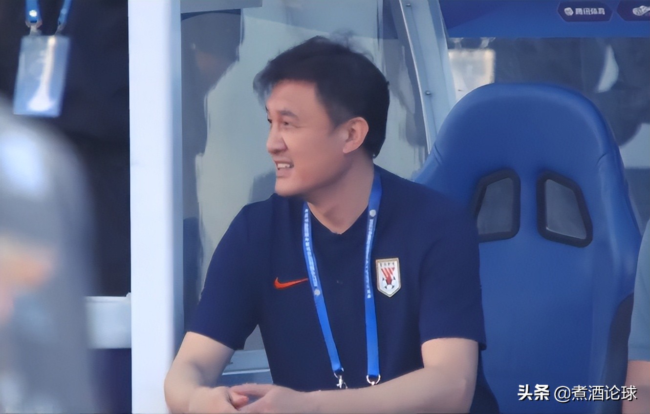 11打10输球,11比0击败对手