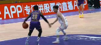 徐杰进三分杜锋搞笑,徐杰关键2加1杜锋的反应