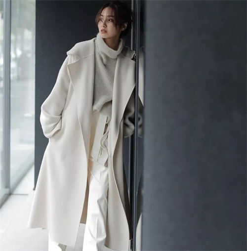 黑色大衣的配色技巧,咖啡色的大衣怎样配色