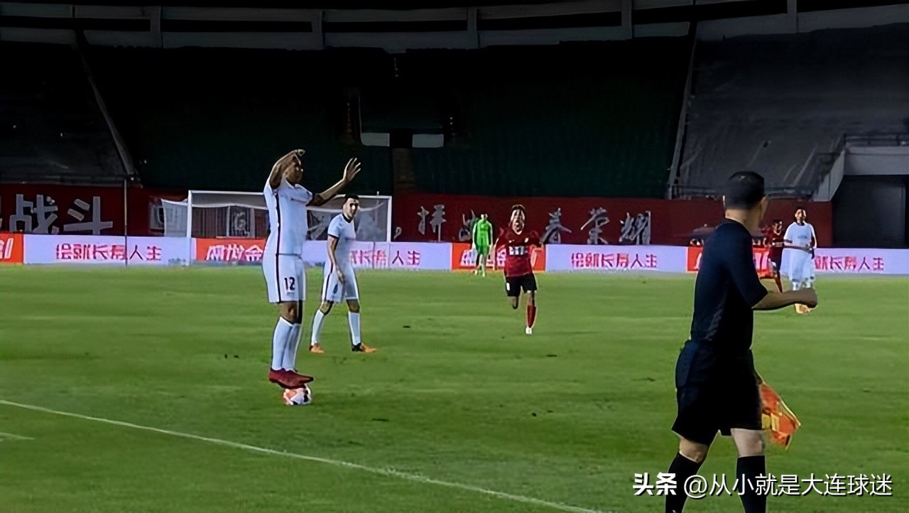 朱挺惯用脚,朱挺踩球