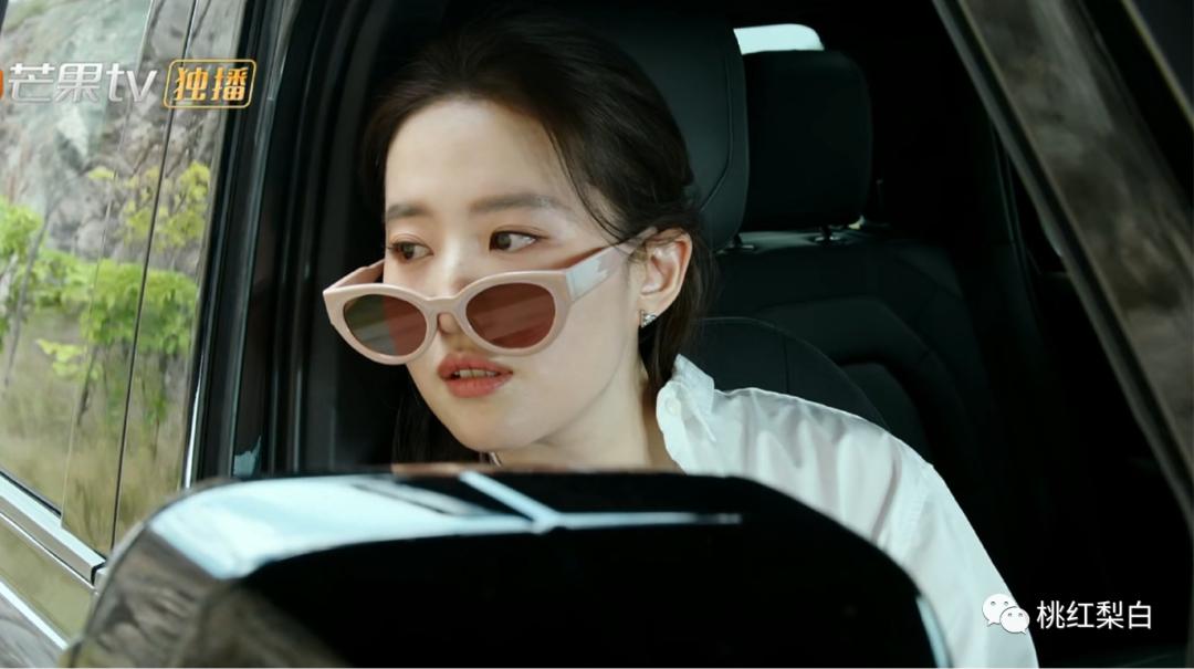 去有风的地方刘亦菲穿搭全靠脸,去有风的地方刘亦菲穿搭