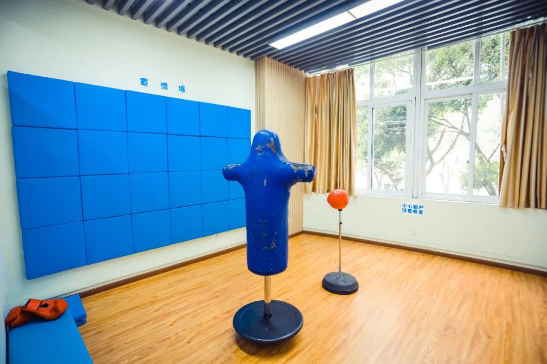 用“VR”视野，探校（三）！师大实外学生的心理健康，有保障！