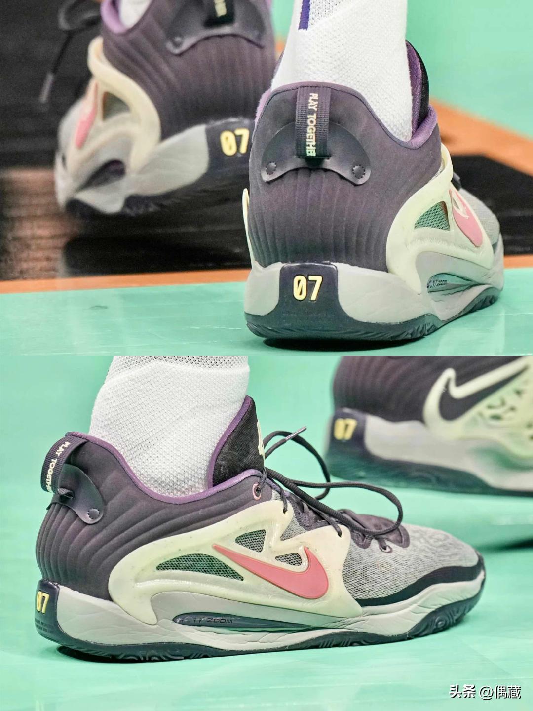 限量7张！TheDugout上架C罗超大幅签名海报