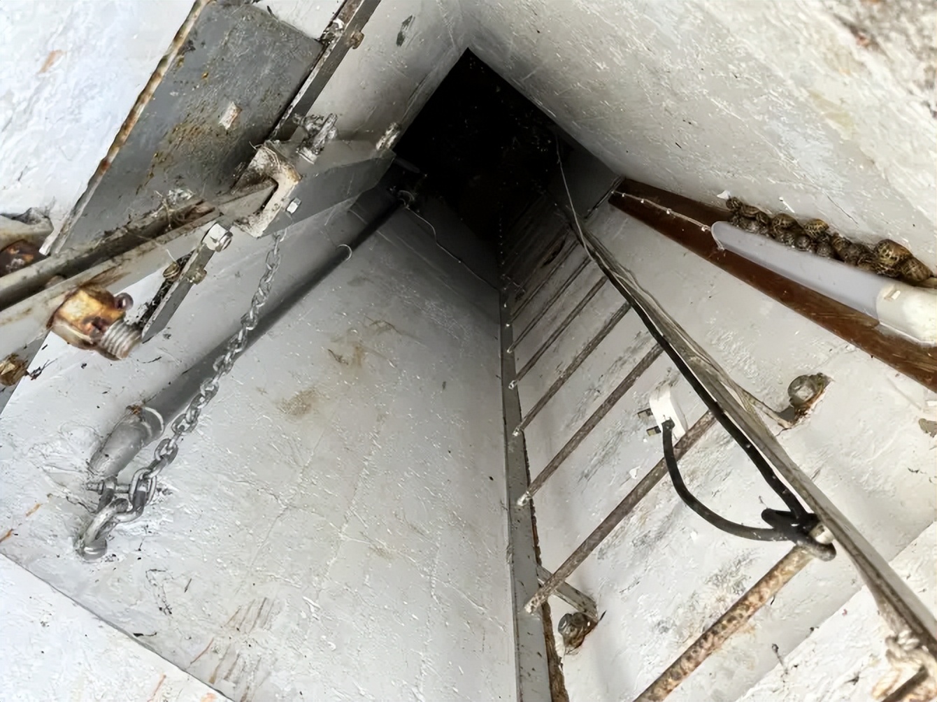 花2.5万英镑可以在英国乡下买到冷战时期的核掩体