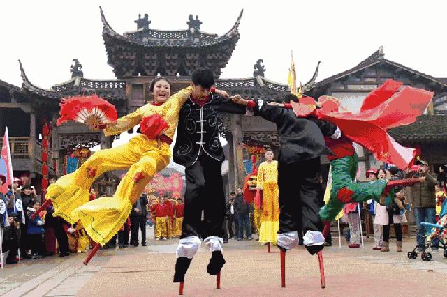 山东淄博井喷视频,五一淄博旅游有多火