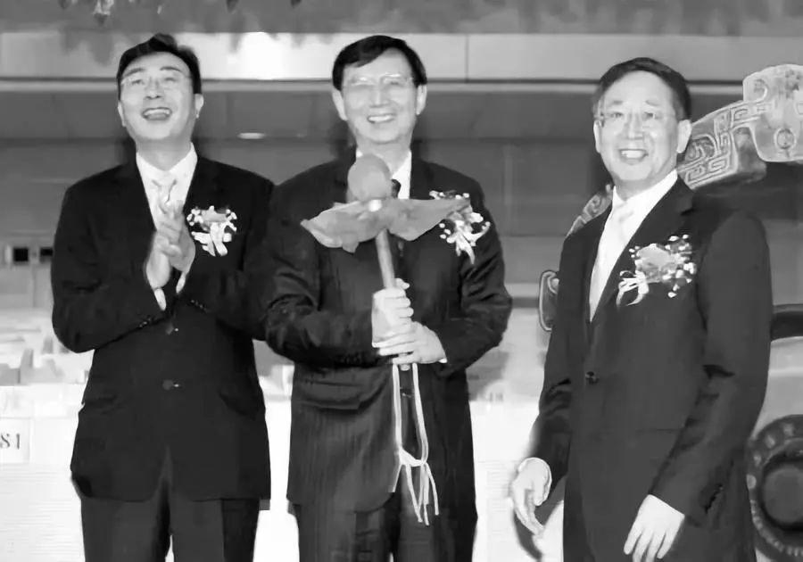 重庆57岁大叔曾是千万富翁,穷小子坐牢十七年完整版