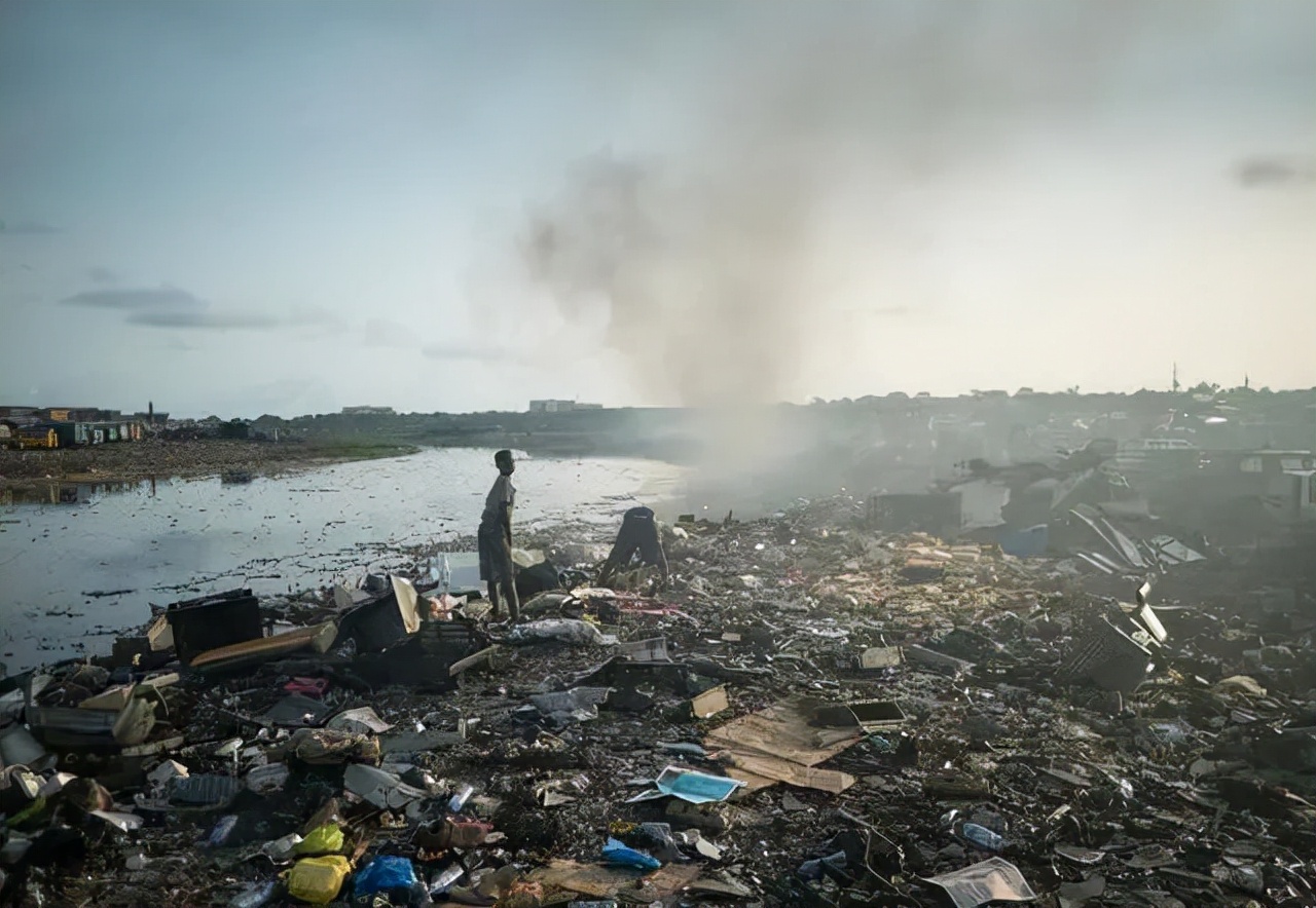 明明遍地黄金，却要靠电子垃圾带动经济：非洲小国加纳怎么了？
