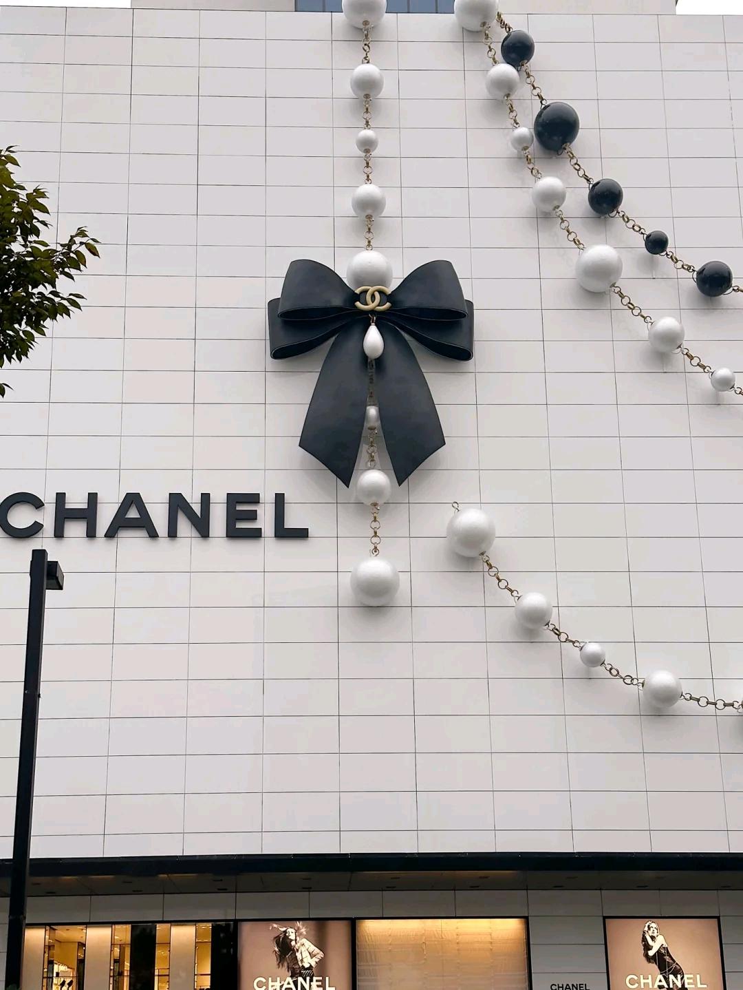 奢侈品秀场设计经典,奢侈品门店圣诞装扮