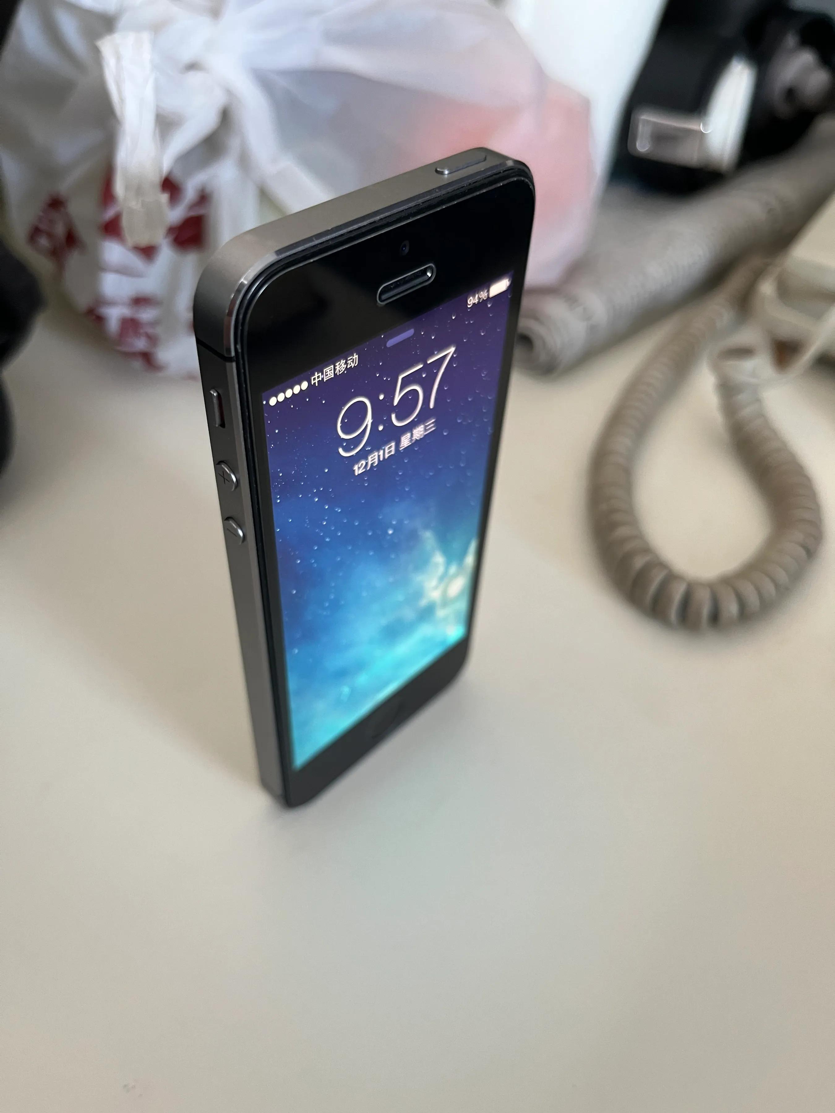 iphone5s深空灰展示,iphone5s的外观做成全面屏