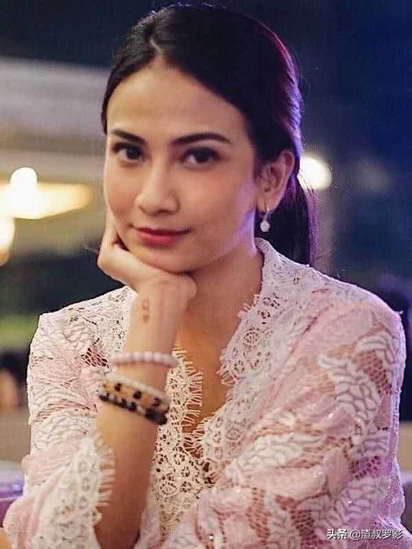 23岁印尼女星*身卖**赚快钱，光着身子在酒店被捕，哭诉都是疫情的祸