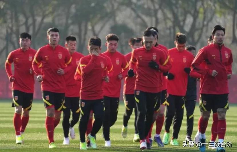 这就是我们的国足，一群表里不一的民族败类，必须穷追猛打