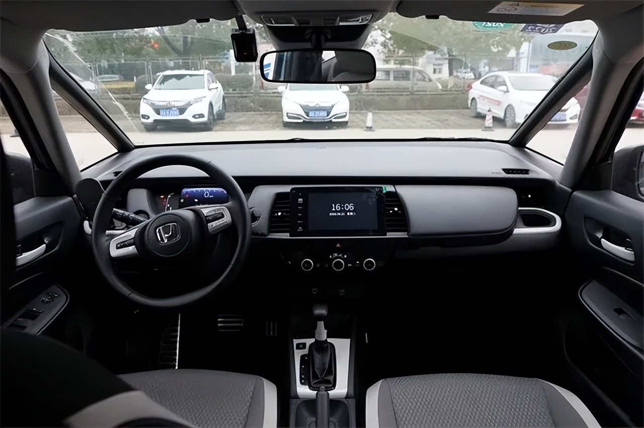 车300：曾是小车之王，换代后连喇叭都要选装引争议，销量暴跌