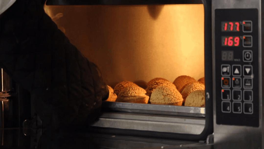 酥皮泡芙烤出来有点塌是怎么回事,泡芙不脆出炉后还塌什么原因