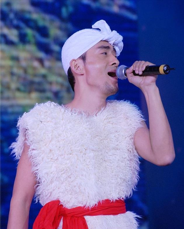 阿宝红极一时的歌手,歌手阿宝的经历