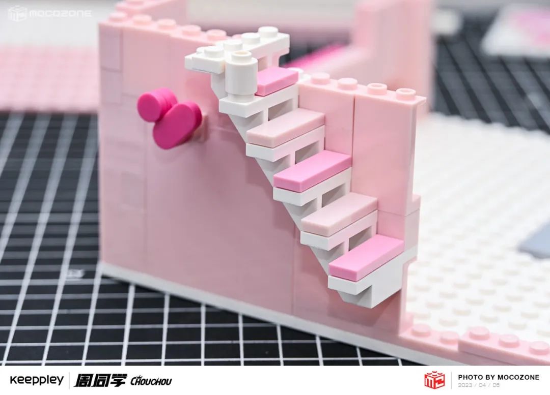 【积木测评】旋转的场景变换！周杰伦首款积木套装很有趣