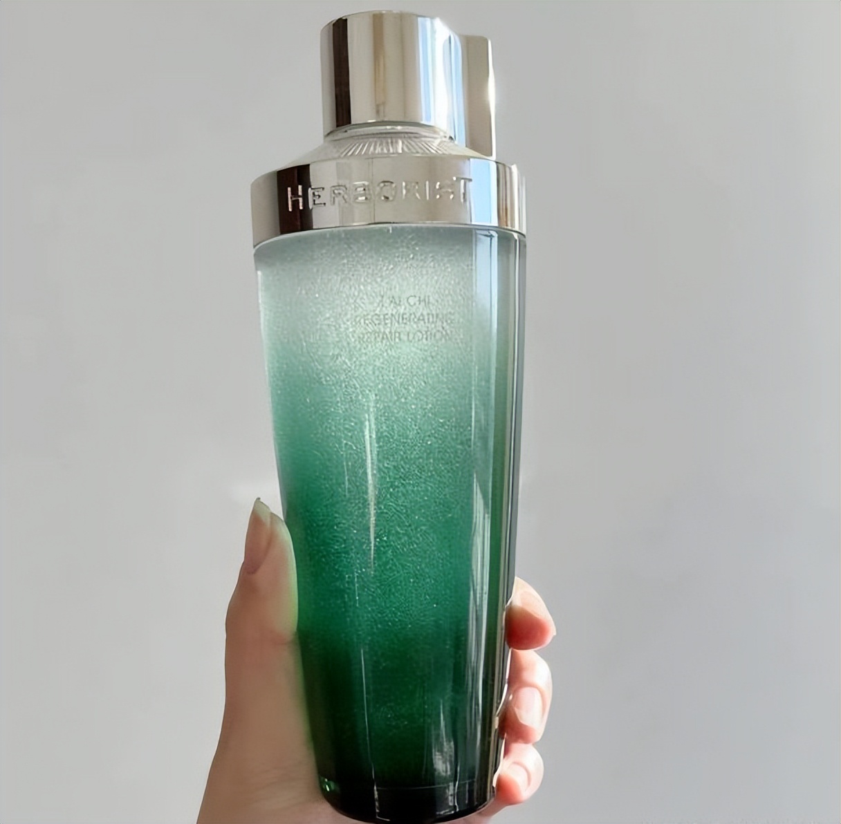 雅诗兰黛和兰蔻的精华怎么选,精华雅诗兰黛和兰蔻哪个更好用