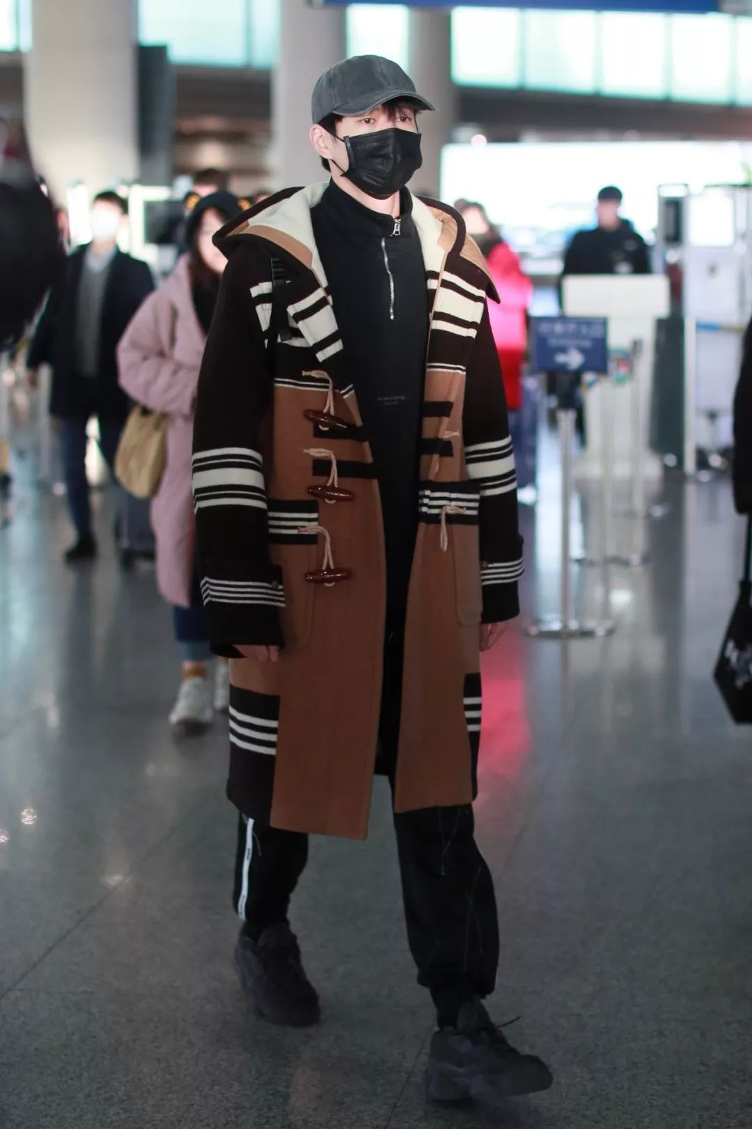 男士宽松大衣怎么穿搭好看,男士大衣搭配衣服技巧