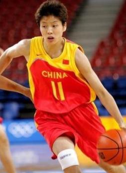 篮球巨人姚明近况,篮球队员姚明夫妻照