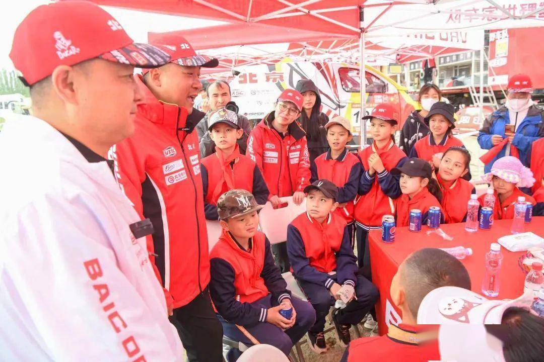 “环塔故事会”公益活动，和田孩子提前过“六·一”