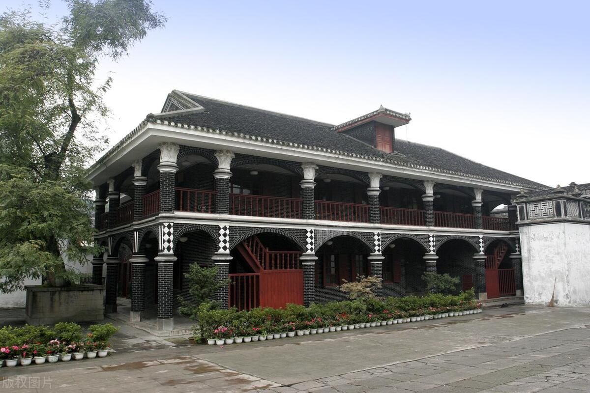 去贵州玩五天花多少钱呢,贵州玩七天要多少钱