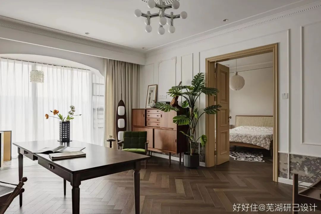 入户门正对次卧户型,长条户型进门对着次卧