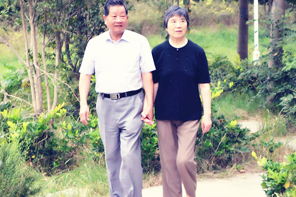 经常散步到底好不好65岁老人,60周岁以上老人散步时注意3点