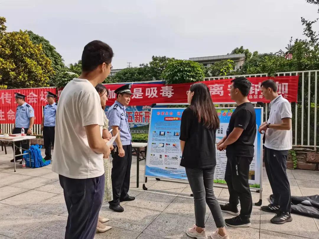 鍥㈠洟宸ヤ綔鏃ュ父,鍥㈠洟宸ヤ綔缁忓巻