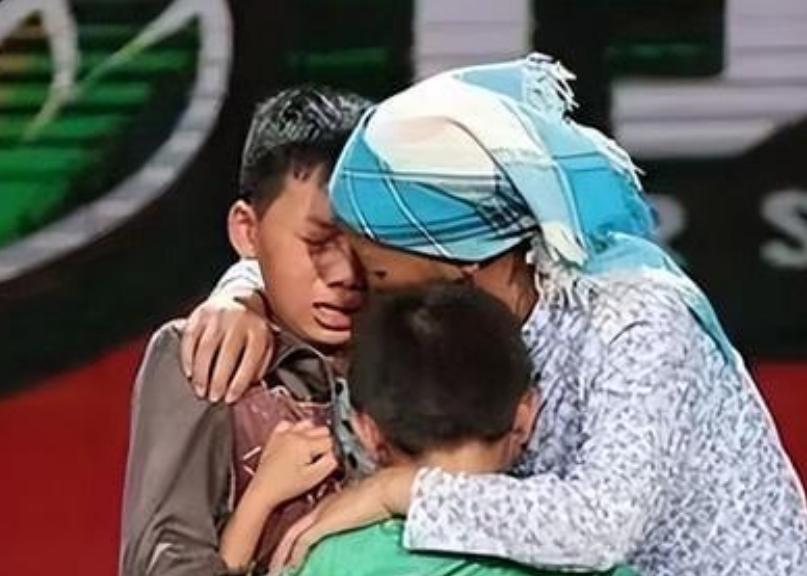 孤儿杨六斤最近情况,广西孤儿杨六斤现状视频