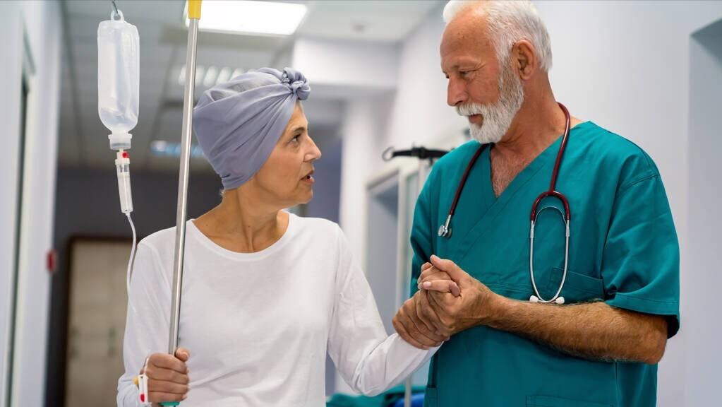 新冠“治疗”新药千金藤素是啥？此药会终结疫情吗？专家说出实情