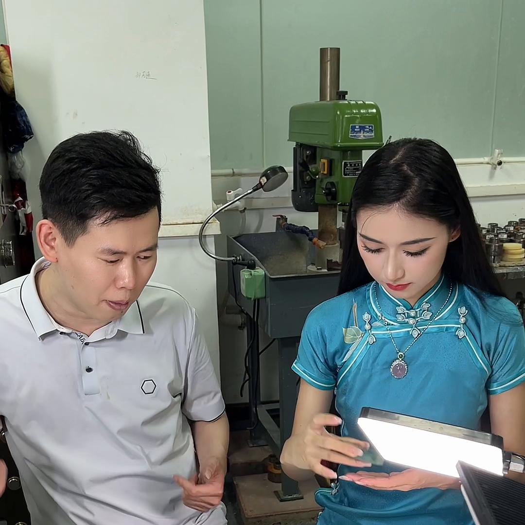 姐妹们都说平时给你们看的不给力，今天给你们看点硬货！#...