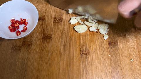 洋葱拌木耳豆腐皮的正确方法视频,两张豆腐皮