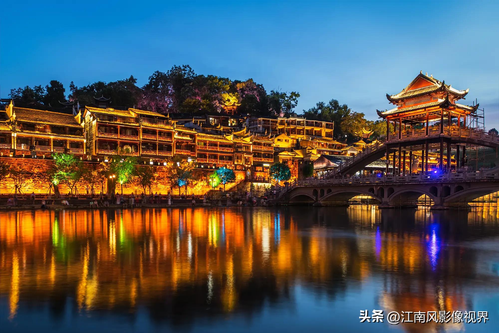 沈从文的凤凰古城之美,沈从文笔下的边城古镇