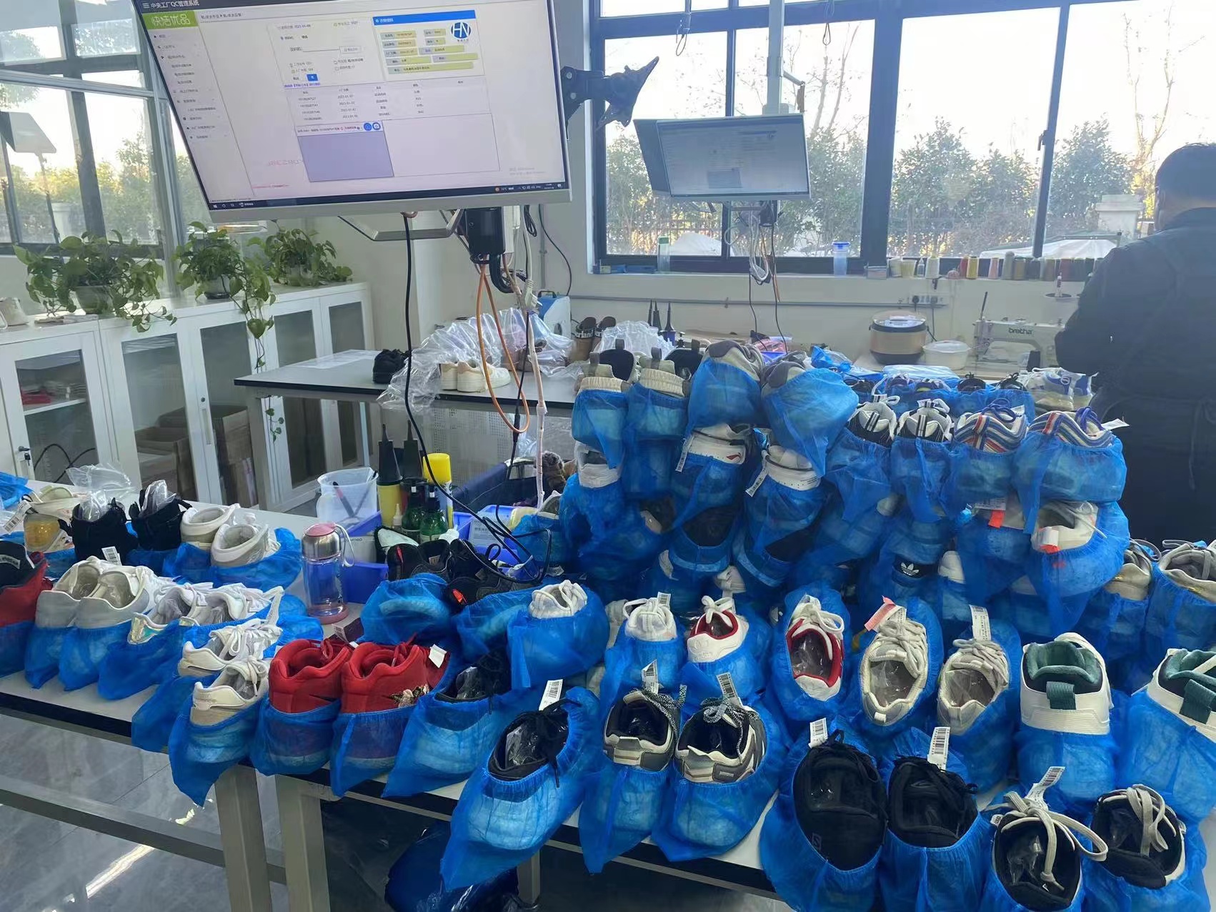 洗鞋店年收入50万,洗鞋店年赚80万