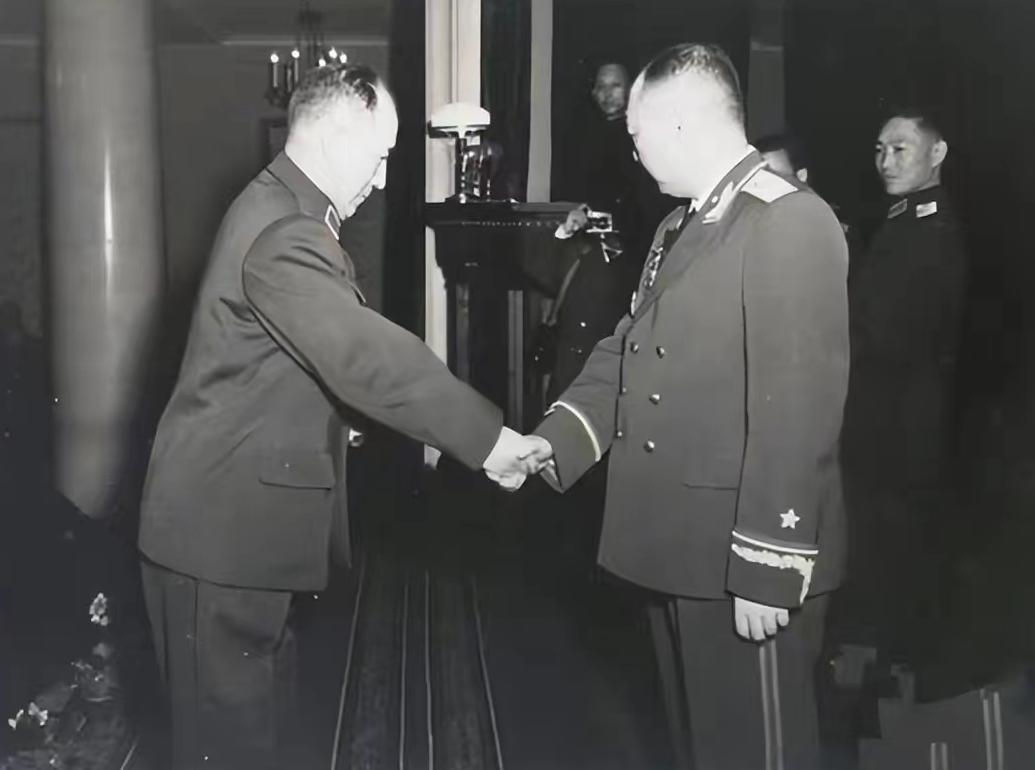 55年方强无法参加授衔,毛主席特意嘱托*荣臻聂**:你亲自去趟苏联吧