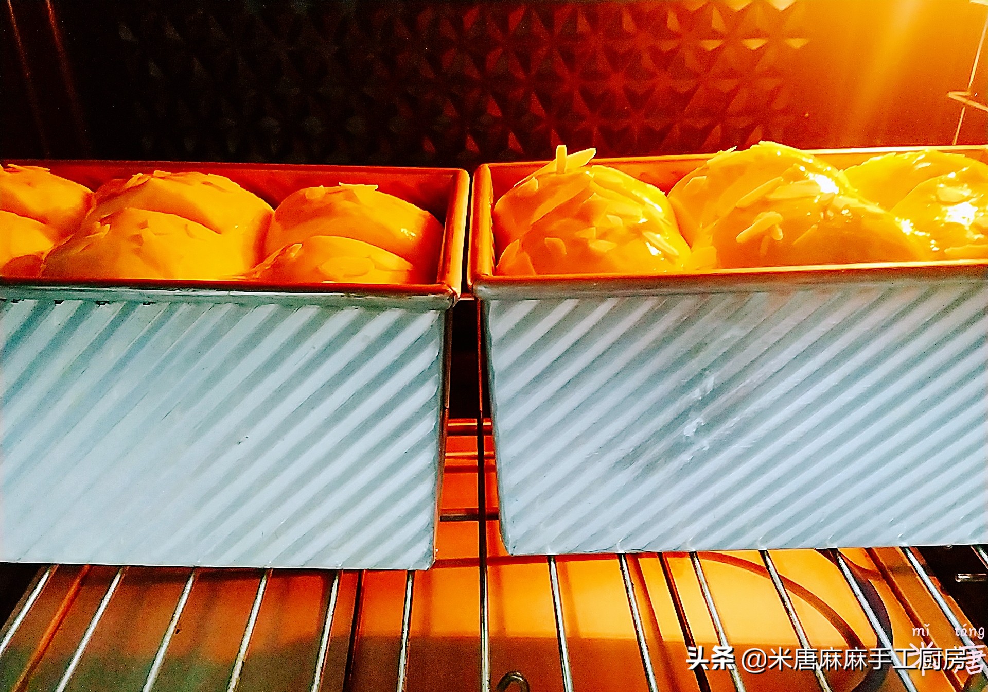 米唐麻麻玩转面团：#吐司日记#芋泥肉松吐司