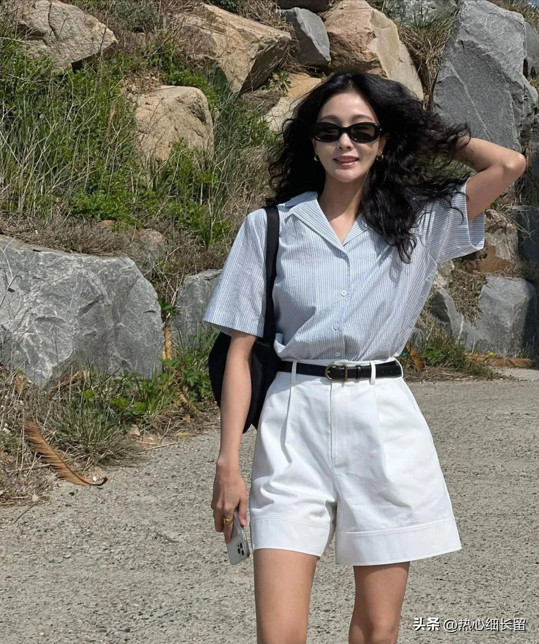 t恤加上立体感强的衬衫气场全开,女式短袖t恤衬衫