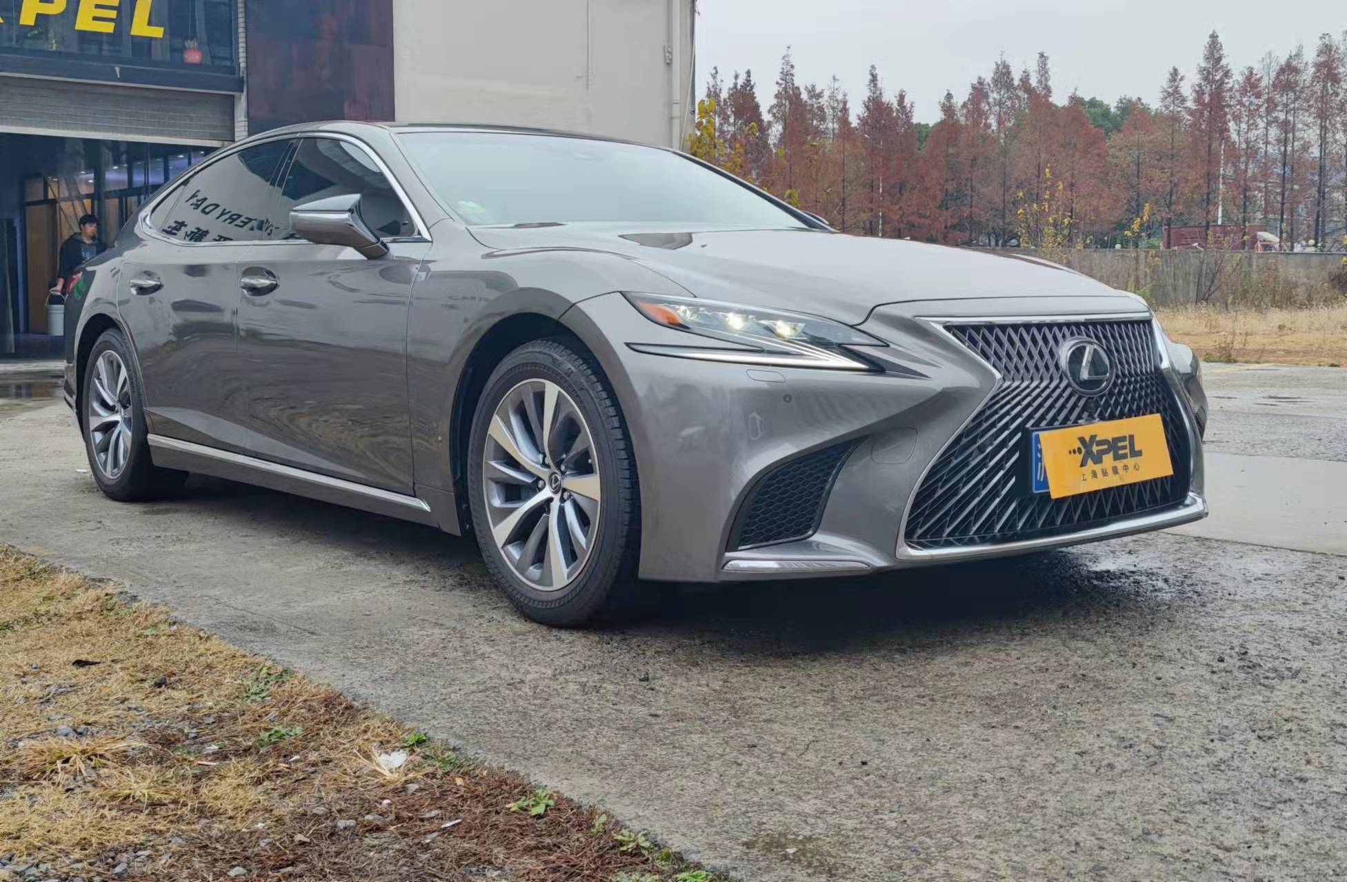 汽车后挡贴膜起泡了怎么办,汽车玻璃贴膜起泡修复