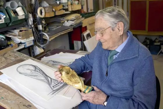 许多人不知道的波兰球,各届世界杯奖杯一览图