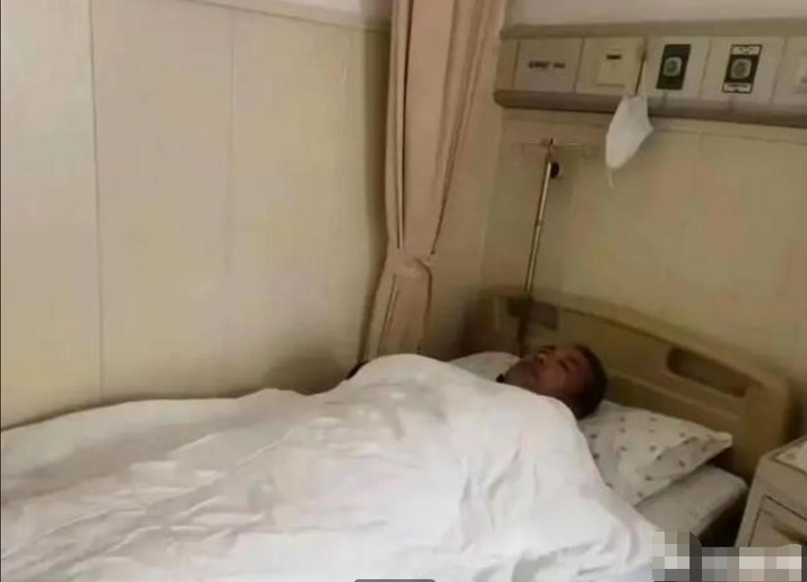 陕西一中学校长被教育局长喊人打伤？现校长送往医院，警方已介入